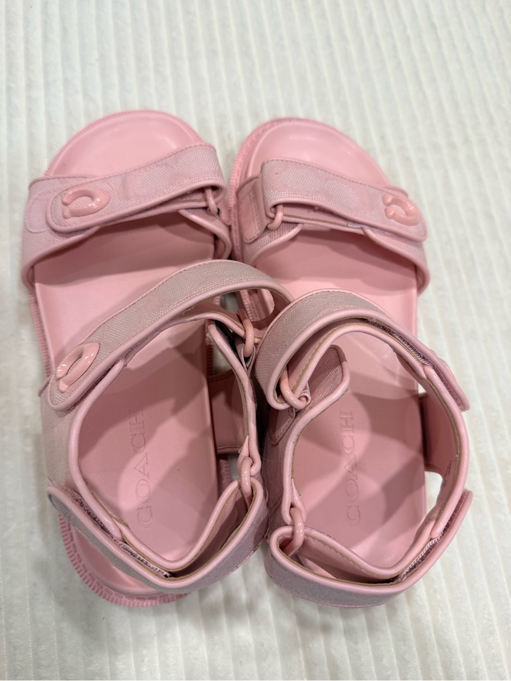 Women’s 7.5 Coach Pink Hook-and-Loop Brynn Sandal In Signature Canvas - Picture 5 of 5